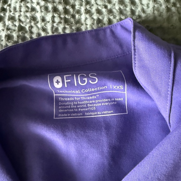 FIGS Rafaela Scrub Top - Picture 2 of 2